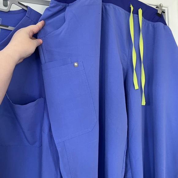 Figs Technical Collection Scrub Set - Picture 3 of 5